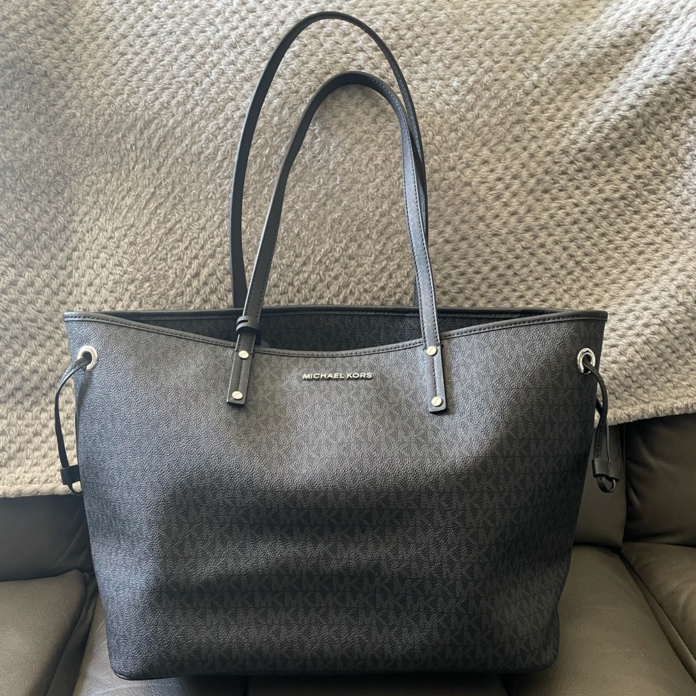 Michael Kors Jet Set Leather Tote